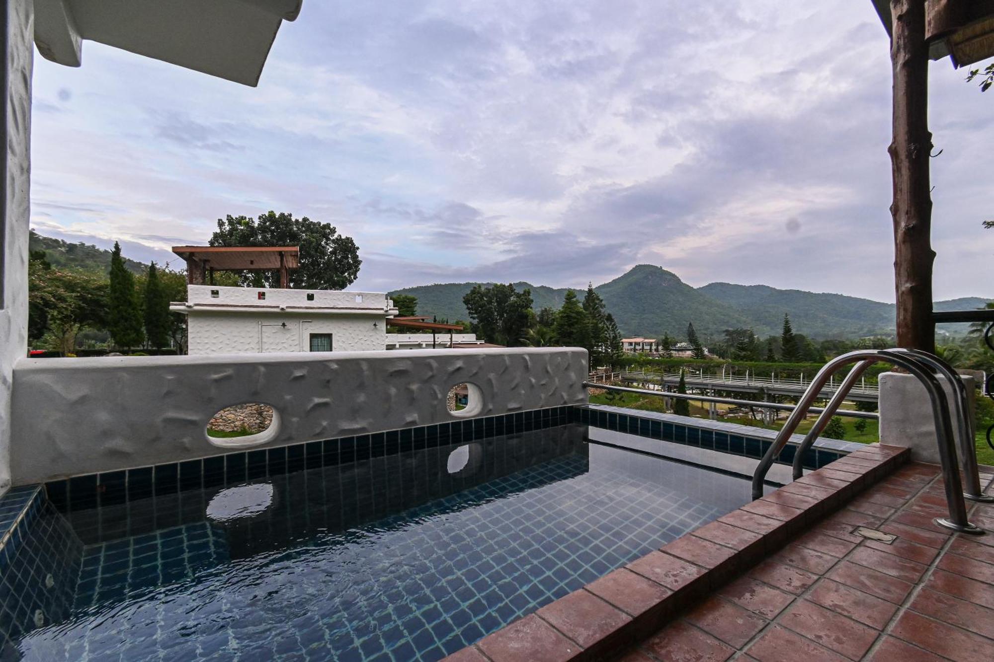 Swiss Valley Hip Resort Suan Phueng Bilik gambar
