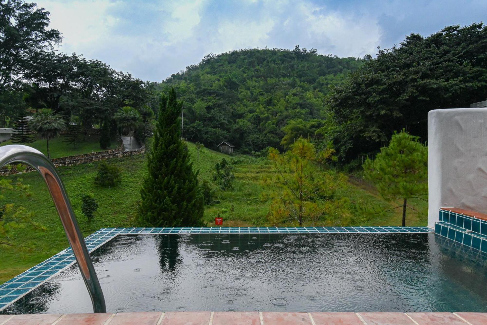 Swiss Valley Hip Resort Suan Phueng Bilik gambar